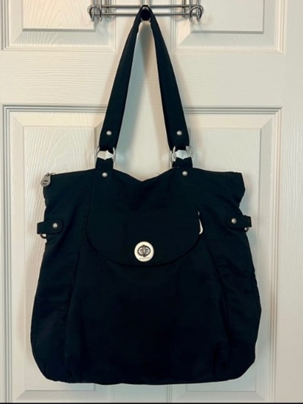 Baggallini Shoulder Turn-Lock Travel Tote